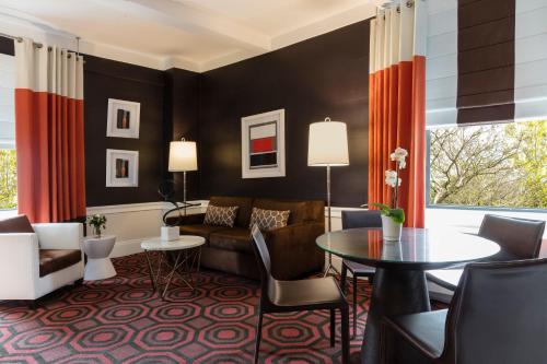 Empire Hotel - image 10