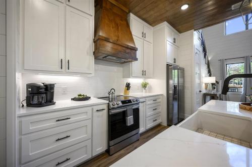 Glamping Creekside in Broken Bow, USA