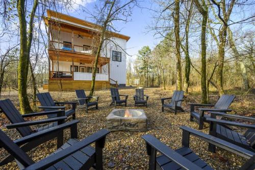 Glamping Creekside in Broken Bow, USA