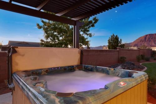 Paradise Village 117 Private Hot Tub, 2 PS4s, Telescope, Observation Balcony, Games and More