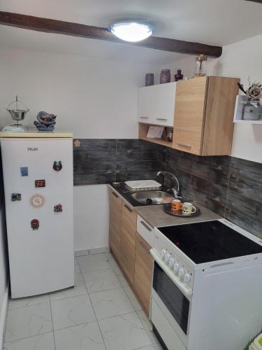 Tića3 (Tica3) in Laćarak