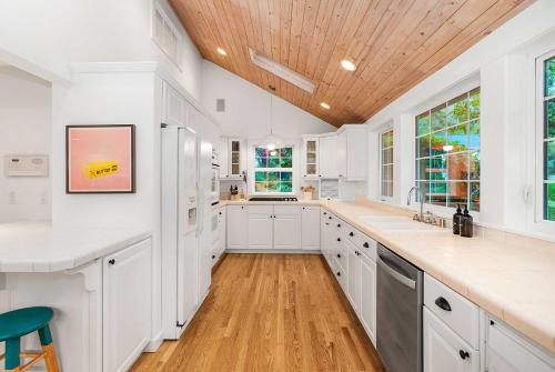 The Hammersley Luxury Waterfront Estate! in Shelton