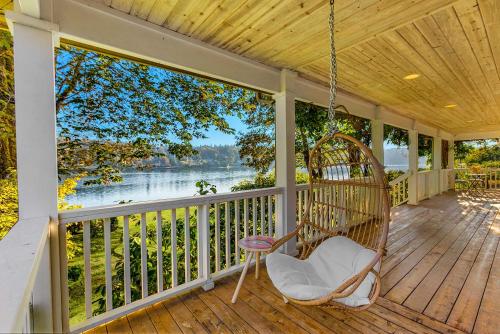 The Hammersley Luxury Waterfront Estate! in Shelton