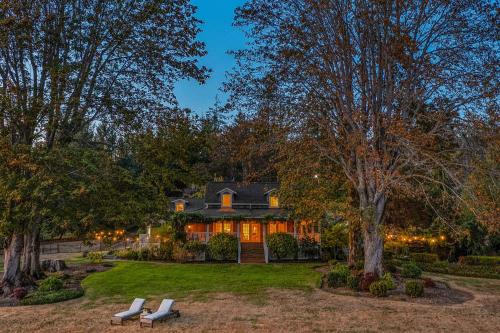 The Hammersley Luxury Waterfront Estate! in Shelton
