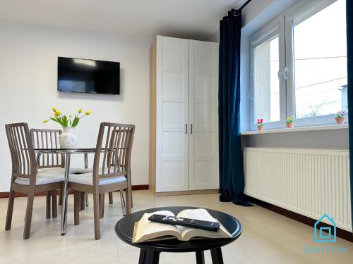 Bałtyk Apartment- Tranquil Retreat, 15 Minutes to the Sea & Gdańsk City Center