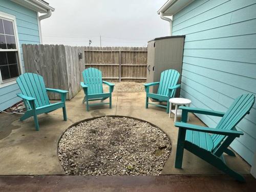 Barefoot Bungalow - Pet Friendly- 2 Bdrm Townhome in Corpus Christi, USA