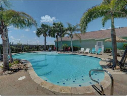 Barefoot Bungalow - Pet Friendly- 2 Bdrm Townhome in Corpus Christi, USA