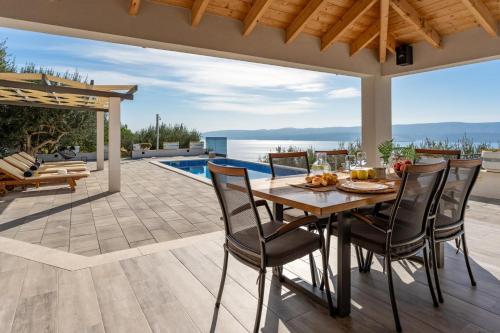 Villa Dream with private pool 2 bedrooms with en-suite bathrooms sea view - image 3