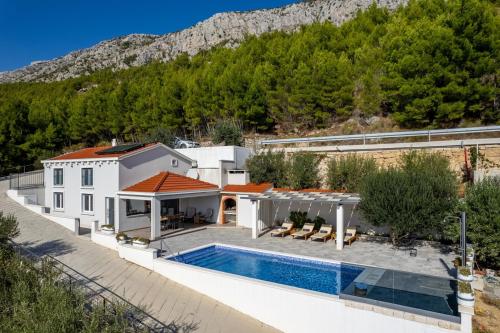 Villa Dream with private pool 2 bedrooms with en-suite bathrooms sea view - image 11