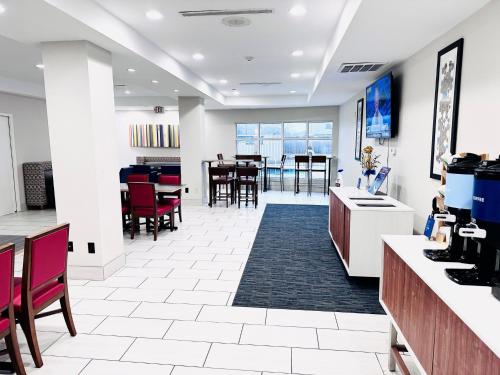 Holiday Inn Express & Suites Houston East - Baytown an IHG Hotel - image 3
