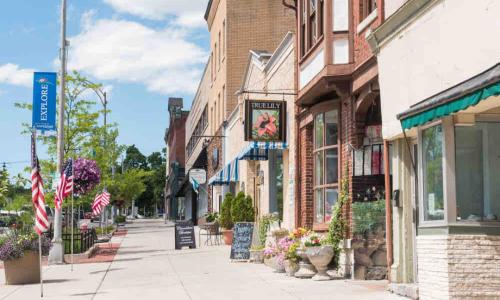 Entire Home - 4 Bedroom - Canandaigua - Steps Off Downtown - Walking distance to Restaurants Shops Breweries & Pubs - image 2
