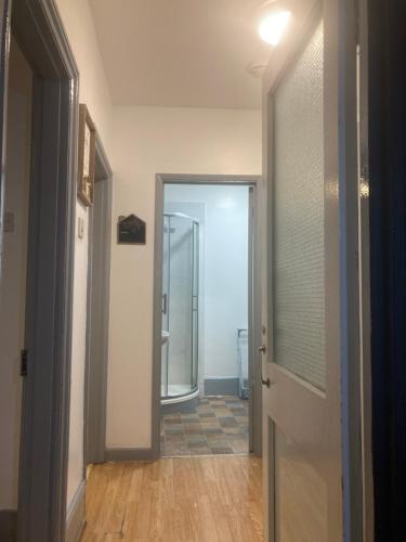 3 Bed Sea View Apartment @ 10B George Street in Nordvästra Ryde