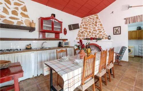 Lovely Home In La Puebla Los Infantes With Kitchenette