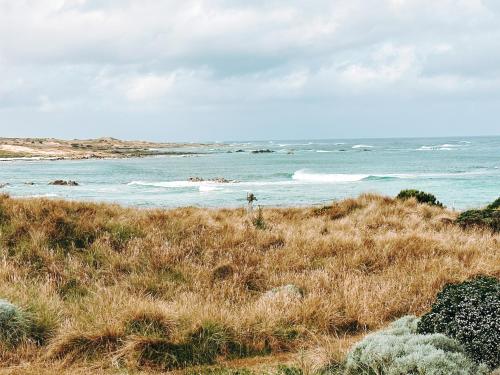 Wave Retreat, King Island