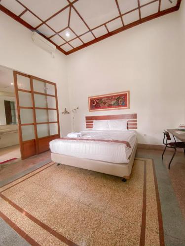 Augustina Home - image 5
