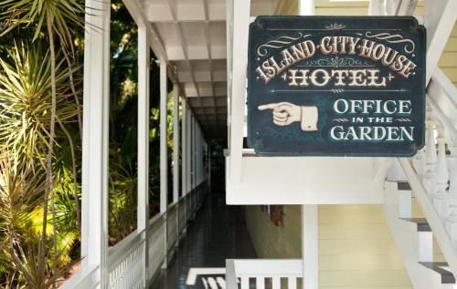 Island City House - image 2