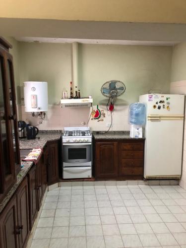 Kitchen, Alojamiento Temporario “LG” in Roque Sáenz Peña