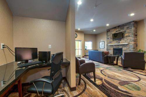 Cobblestone Inn & Suites - Holyoke - image 8