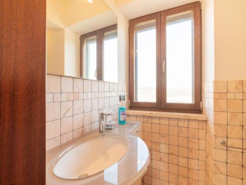 Bathroom, Tranquil holiday home in Moregnano with garden in Petritoli