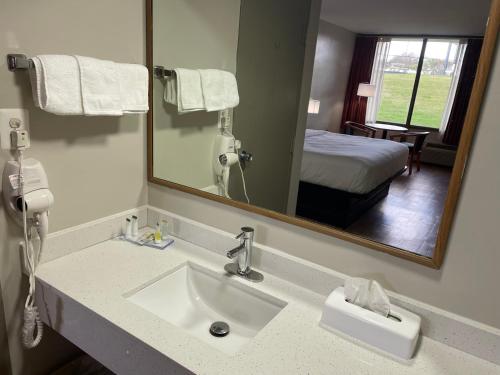 Days Inn by Wyndham Valdosta/Near Valdosta Mall - image 13