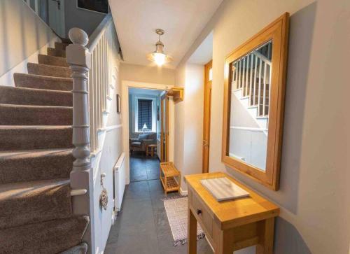 Hill Crest - cliff top cottage with stunning views in 卡倫