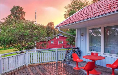 Amazing Home In Hkerum With Sauna, 3 Bedrooms And Wifi