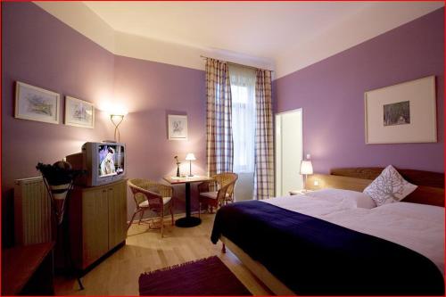 1 queen bed