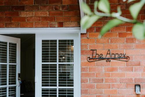The Annex - A Cosy Couples Retreat in Heart of Town