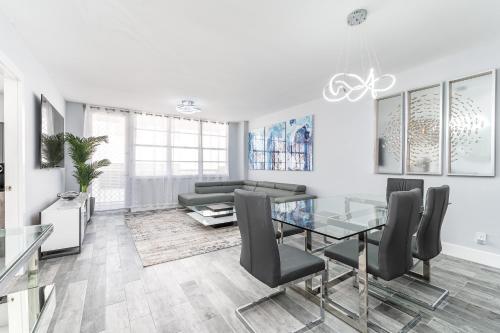 AMAZING 2BR 2BA NEWLY RENO BEACHFRONT APT W/BEACH VIEW detail