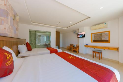 room detail thumbnail 1