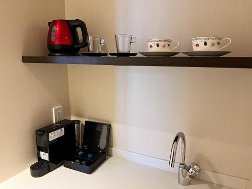 Standard Twin Room image 9