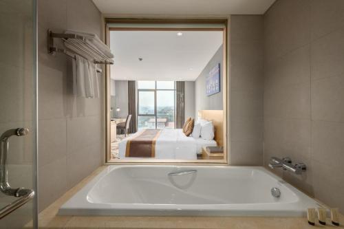 room detail thumbnail 2