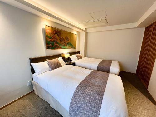 Standard Twin Room image 5
