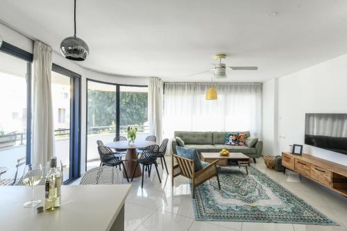 Chic 3BR Apt w Balcony & Parking by Tel Aviv Port by Sea N' Rent