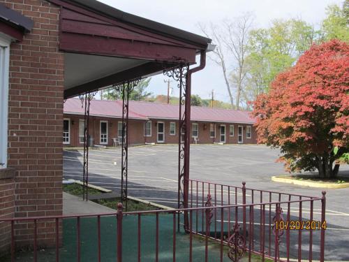 Hancock Motel - image 7