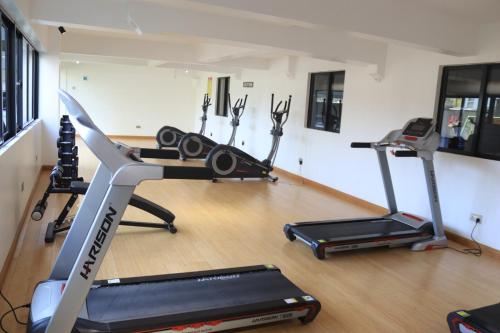3 bedroom ensuite apartment Lavington - image 5