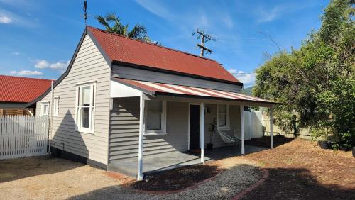 'Pickett's Cottage' - Circa 1868 - Oldest in Knox!