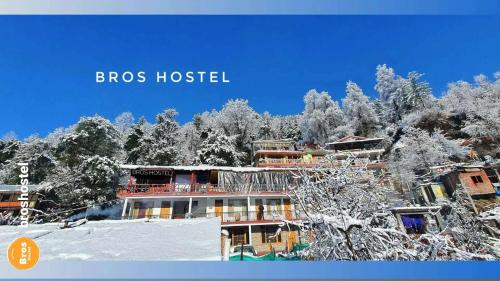 Bros Hostel & Yaara Cafe