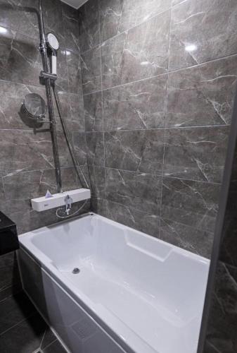 Ванная комната, Ashton Hotel in Улсан