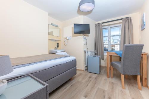 Single Room with Shared Bathroom City View image 10