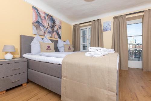 Double Room with Balcony and Cathedral Views image 10