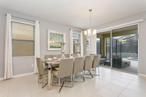 Solterra Resort - 7 Bed 4,5 Baths VILLA in Davenport, USA