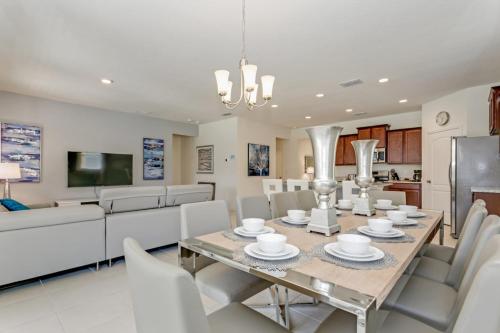 Solterra Resort - 7 Bed 4,5 Baths VILLA in Davenport, USA