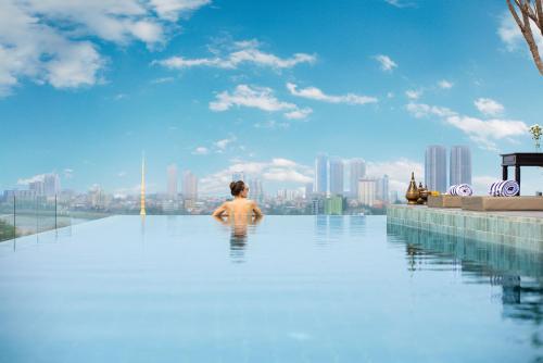 431987598 GLOW PARK HOTEL Grand Royal Palace