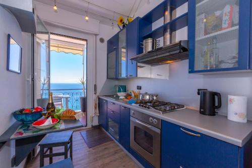Kitchen, La Casa Al Sole sea view 400mt from sea - Happy Rentals in Cervo