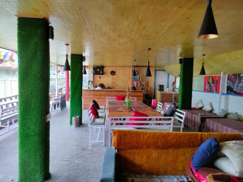 Bros Hostel & Yaara Cafe photo 5