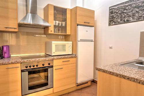Budapest Central Apartments - image 13