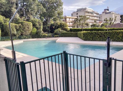Le Chateau De La Pinede - Apartment - Juan-les-Pins