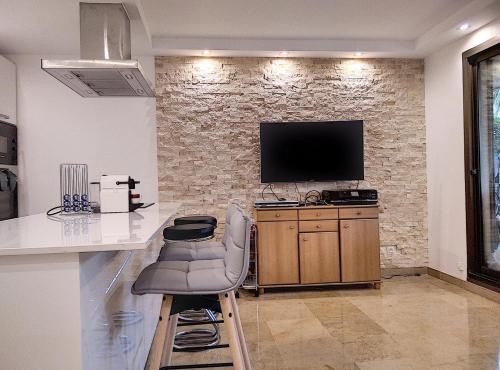 Le Chateau De La Pinede - Apartment - Juan-les-Pins