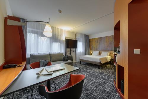 Novotel Suites München Parkstadt Schwabing - main image